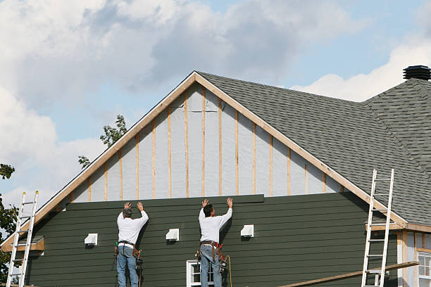 Professional Siding Contractor technician working in Atlanta, IL